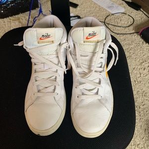 Worn no more than 10 times. Nothing wrong with them, just not my favorite style